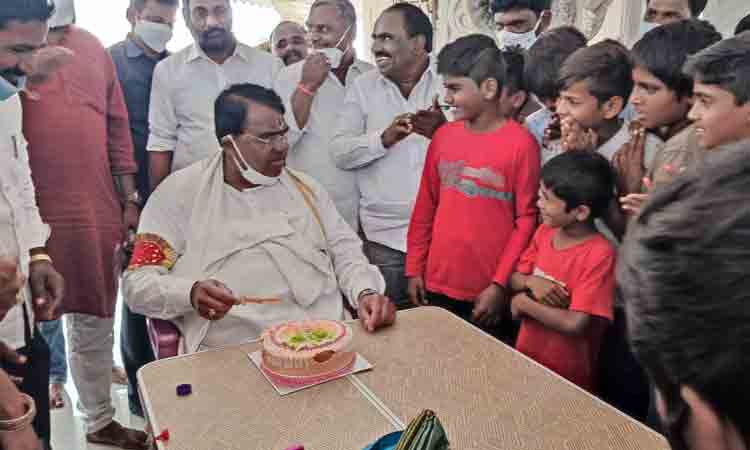 ఘనంగా స్పీకర్‌ పోచారం జన్మదిన వేడుకలు