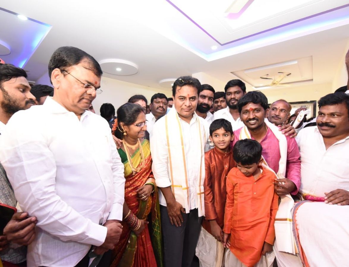 House inauguration | గోల్నాక కార్పొరేటర్‌ గృహప్రవేశానికి హాజరైన మంత్రులు