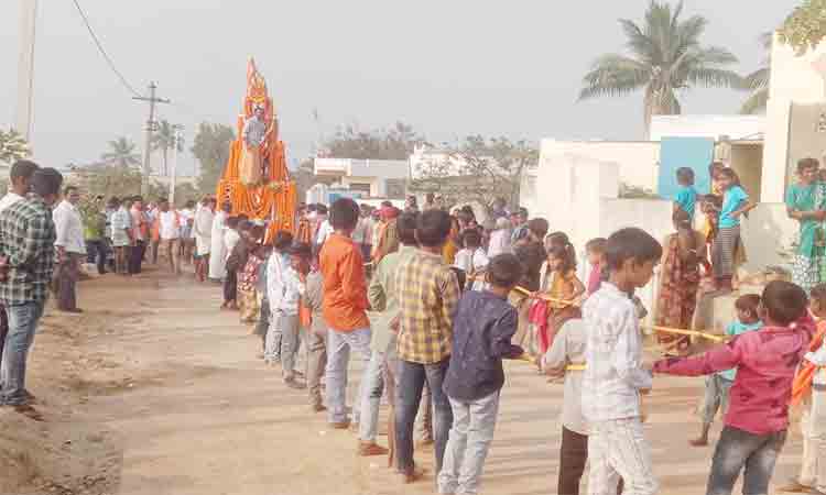 కనులపండువగా లక్ష్మీచెన్నకేశవస్వామి రథోత్సవం