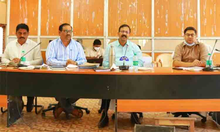 దళిత బంధు యూనిట్ల ఎంపికపై అవగాహన కల్పించాలి