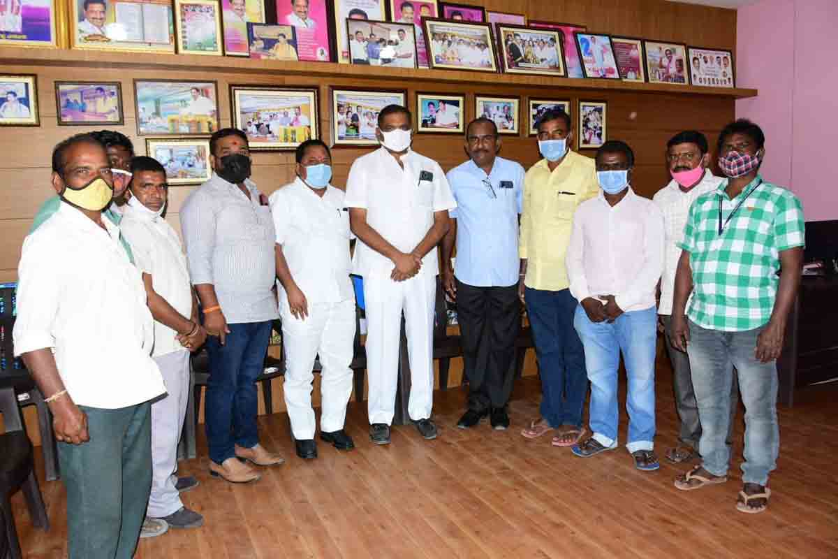 కార్మికుల సమస్యల పరిష్కారానికి కృషి