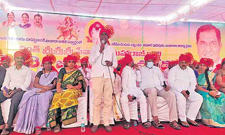 అన్ని తండాల్లోనూ సీసీ రోడ్లు