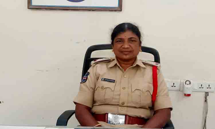 ఎనిమిదేండ్ల తరువాత మహిళా పోలీస్‌ స్టేషన్‌కు మహిళా సీఐ