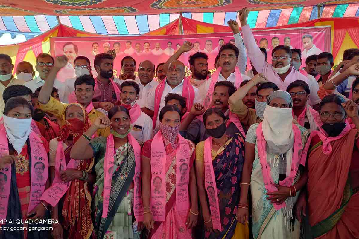 సంక్షేమ పథకాలు చూసే టీఆర్‌ఎస్‌లోకి..