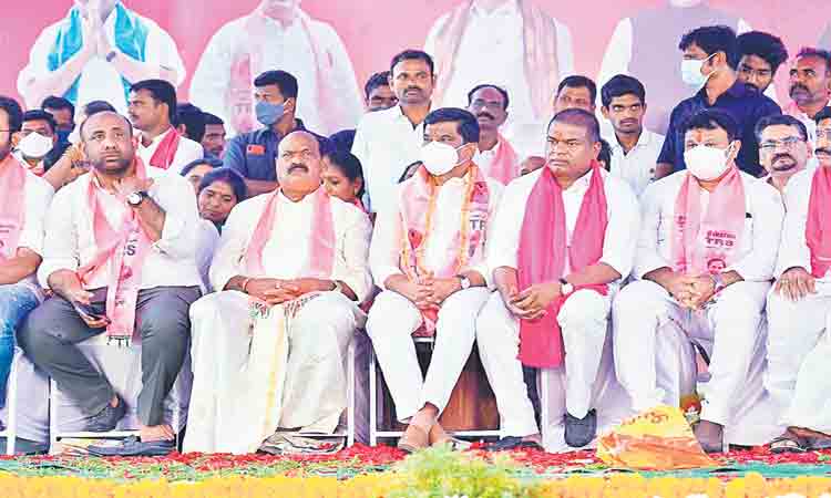 ఆట మొదలైంది..