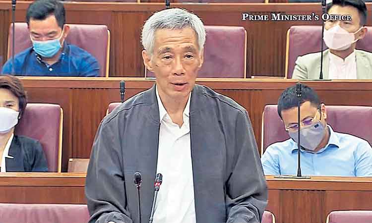 లోక్‌సభలో సగం మంది నేరచరితులే