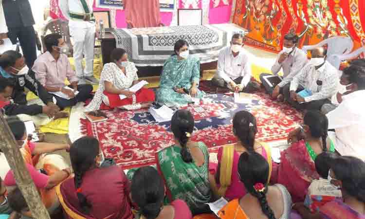 ‘దళితబంధు’లో ఆదర్శంగా నిలవాలి