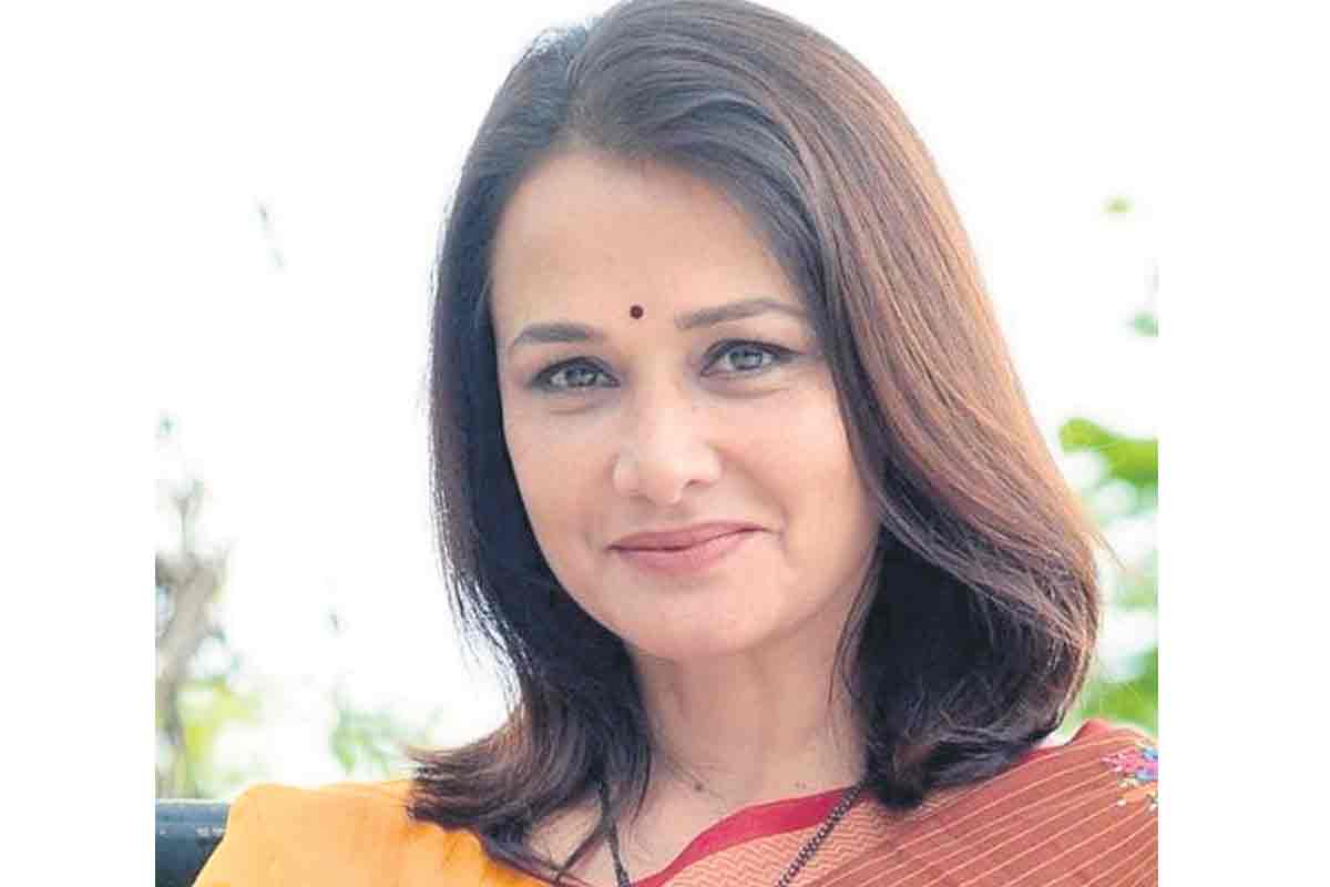 సర్కారు బడికి అమల చేయూత