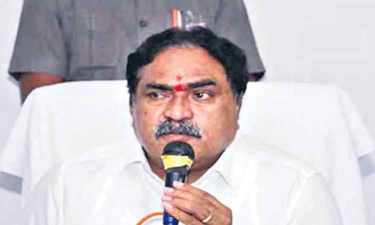 ప్రశంసలు కాదు.. పైసలియ్యండి