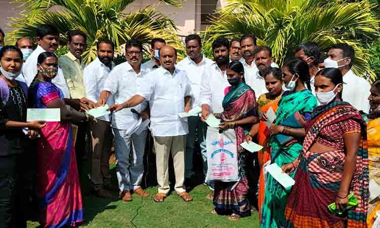 పేదింటి ఆడబిడ్డ పెళ్లి కానుక కల్యాణలక్ష్మి