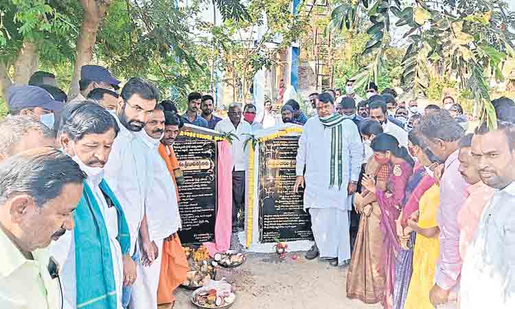 ప్రజల ఆశీర్వాదం ఉంటేనే అభివృద్ధి సాధ్యం