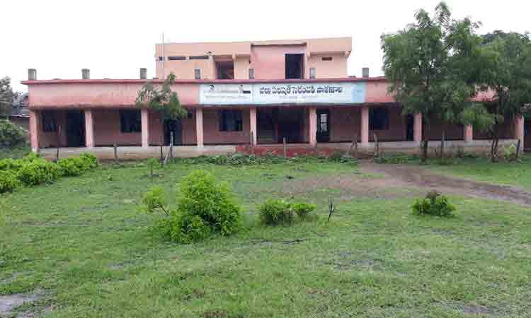 ఆంగ్ల బోధనకు ఆదరణ