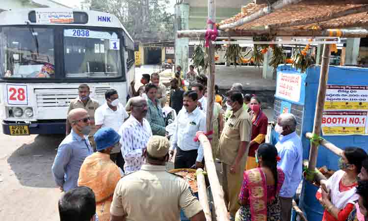 మేడారం భక్తుల కోసం ఆర్టీసీ స్పెషల్‌ బస్సులు