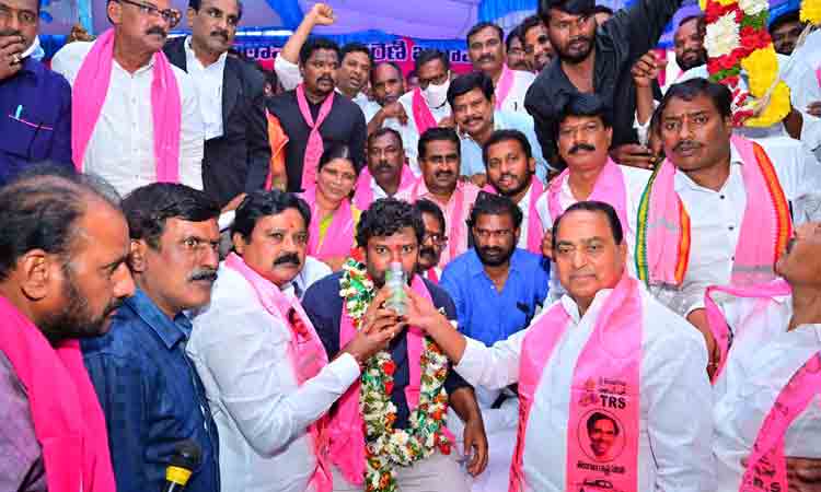 కేంద్రం కక్షపై రణ దీక్ష..అభివృద్ధిని జీర్ణించుకోలేకనే అక్కసు..