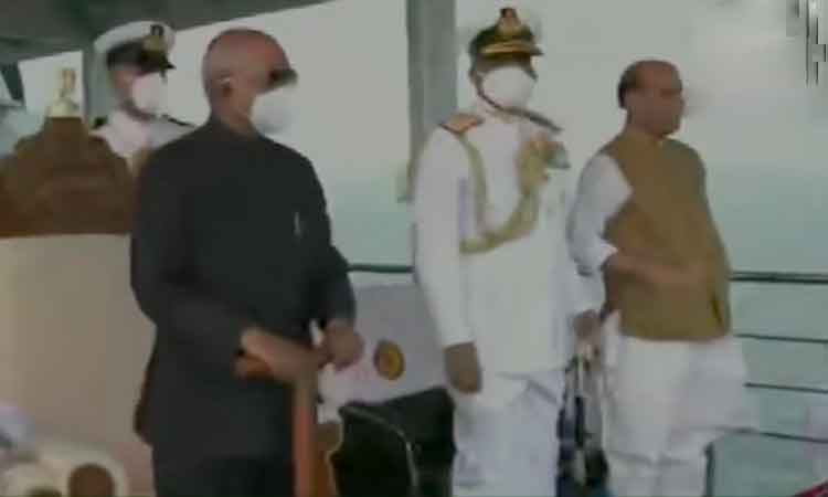 విశాఖ సాగర తీరంలో రాష్ట్రపతికి నౌకాదళం గౌరవ వందనం సమర్పణ..