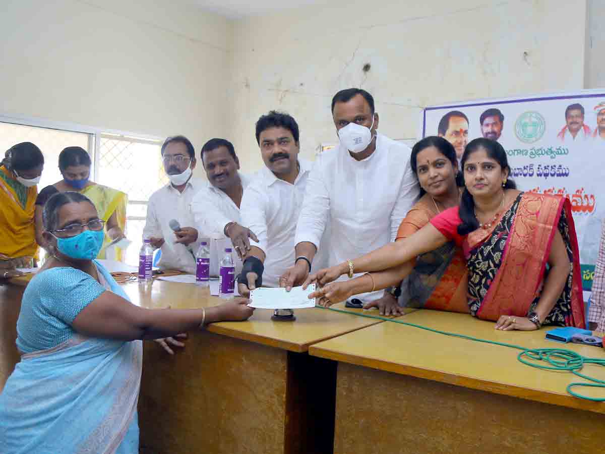 Bhuvanagiri : ప్రభుత్వం ప్రవేశపెట్టిన సంక్షేమ పథకాలు భేష్‌.. ఎమ్మెల్యే రాజగోపాల్‌రెడ్డి