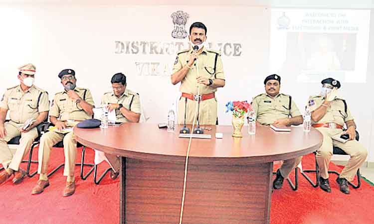 సమన్వయంతో శాంతి భద్రతలు కాపాడాలి