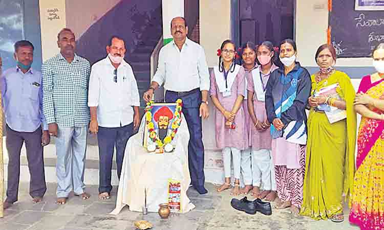 పది విద్యార్థులకు ప్రత్యేక డైట్‌