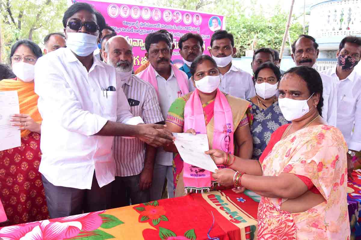 పేదల మోముల్లో చిరునవ్వే లక్ష్యం