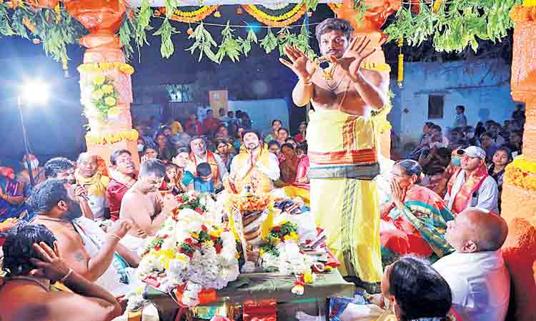 కల్యాణం.. కమనీయం..