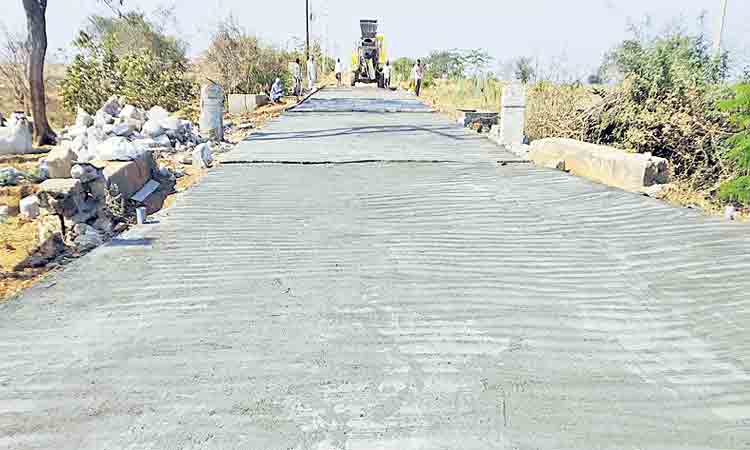 అంతర్గత రహదారులకు మహర్దశ