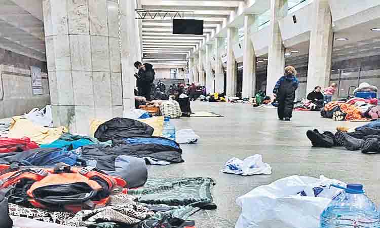 గుండెను గుప్పిట్లో పెట్టుకుని..