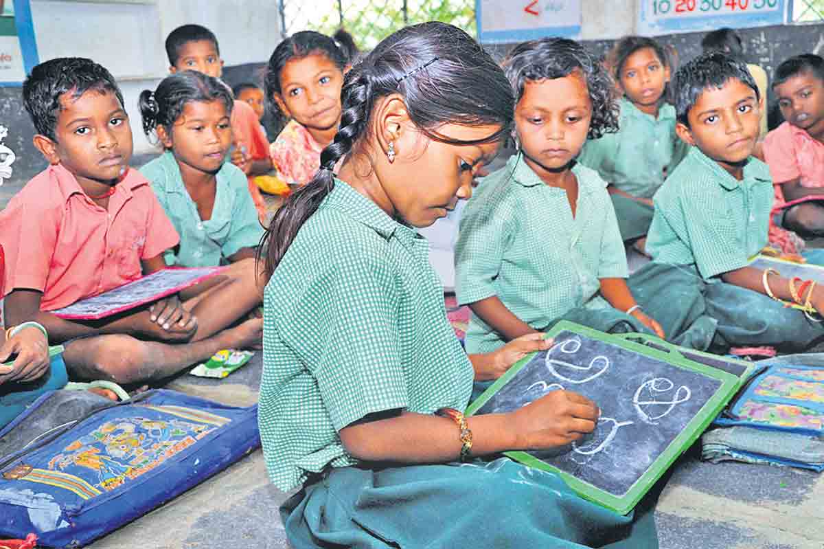 బడుల్లో గ్రామీణ విద్యార్థుల చేరికల్లో తగ్గుదల