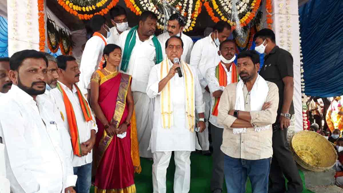 అభివృద్ధి పనులు వేగంగా పూర్తి చేయాలి