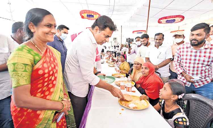 ఇండ్ల కోసం పైసలడిగితే చెంప పగులగొట్టండి