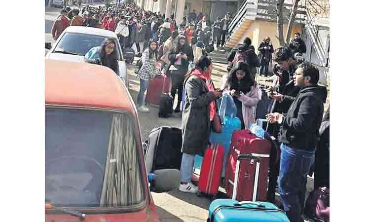 సైరన్ల మోత..బంకర్లలో బస