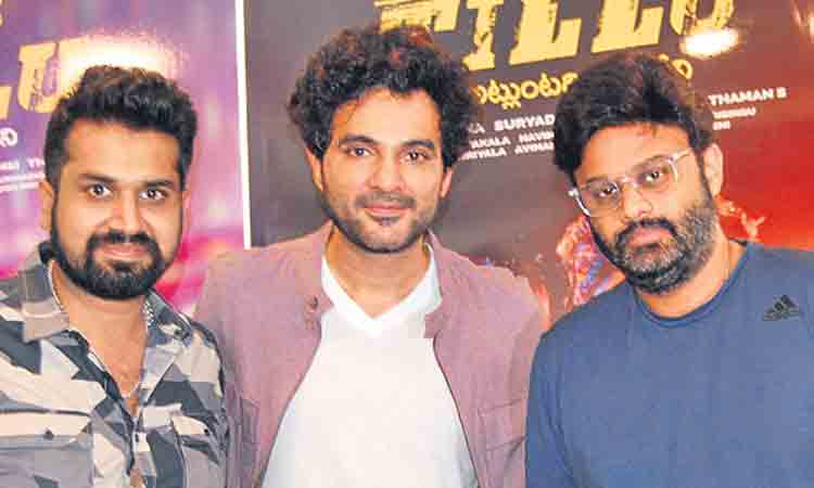 టిల్లు విజయానందం