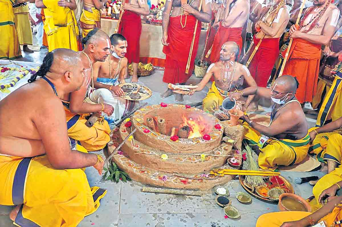 శంఖచక్రధరం దేవం..లోకనాథం దయానిధిం