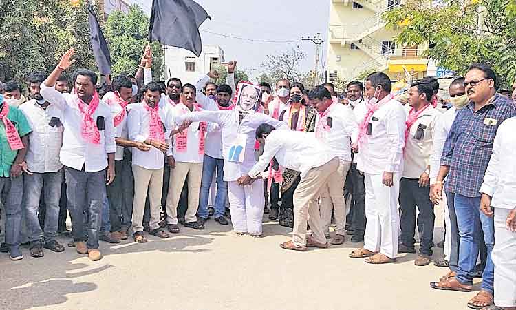 ఎగసిన నిరసన జ్వాలలు