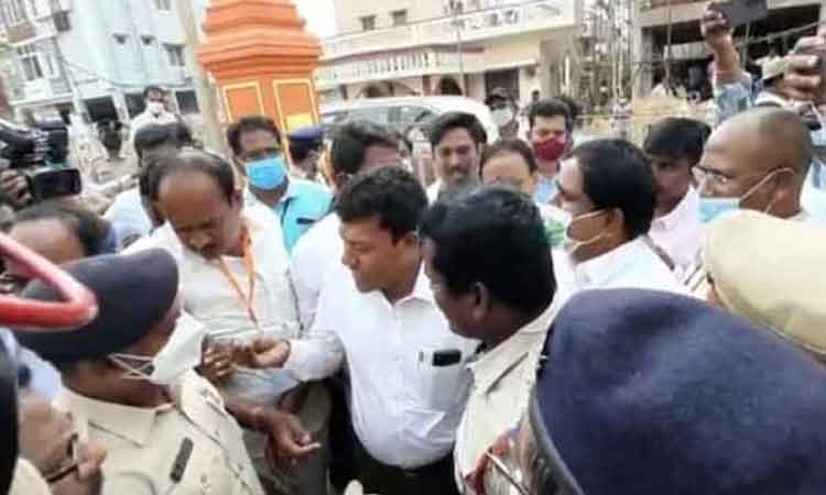 ఏపీ మంత్రి బహిరంగ క్షమాపణ చెప్పాలి : పోలీసు అధికారుల సంఘం