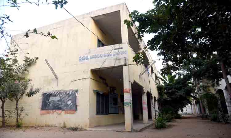 స్కూళ్లకు మహర్దశ