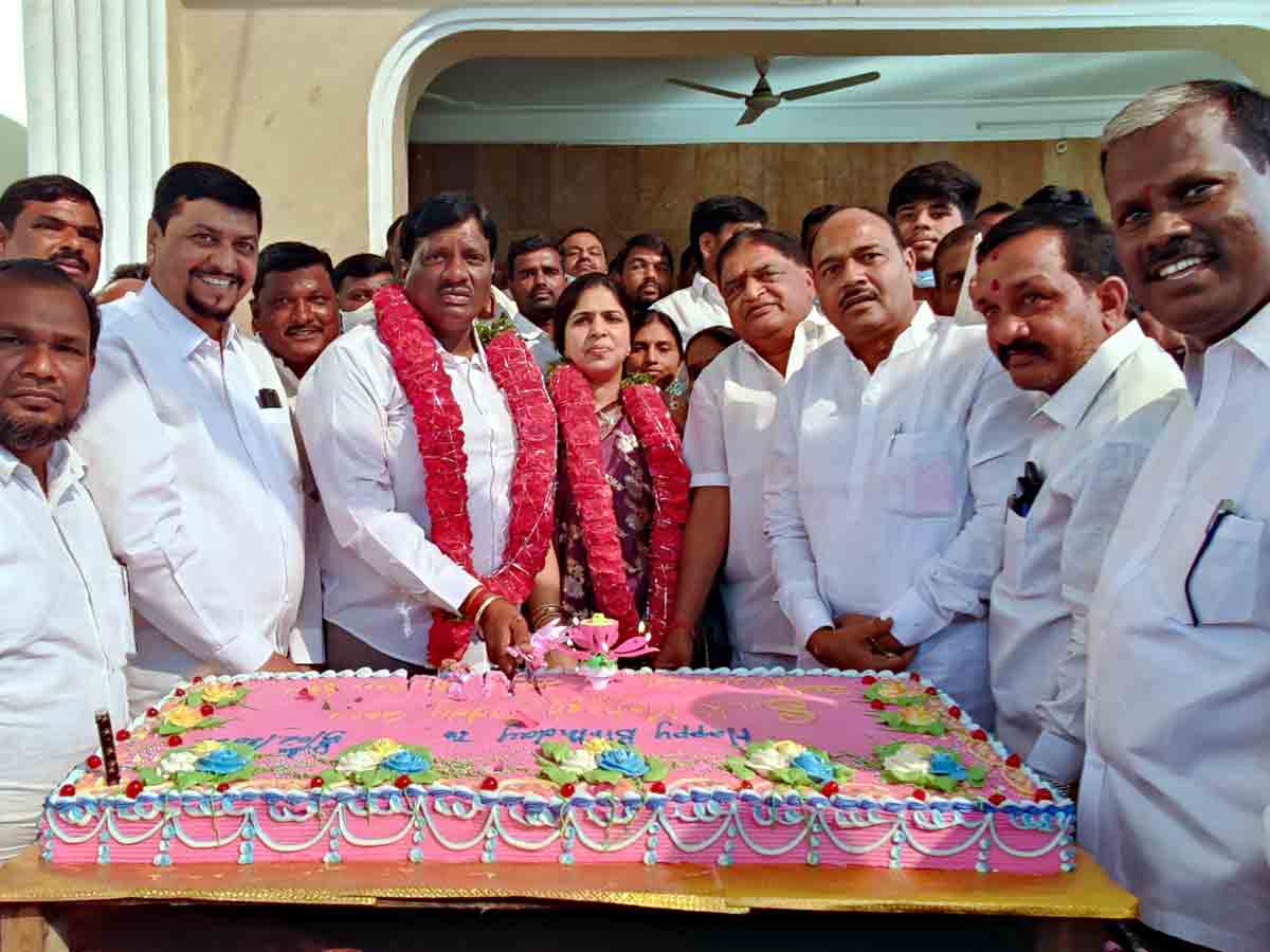 Vikarabad : బాలసదనంలో బాలికలకు బంగారు చెవిపోగులు