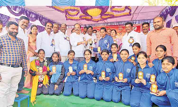 ఒలింపిక్స్‌ స్థాయిలో ఆడేలా ఎదుగాలి