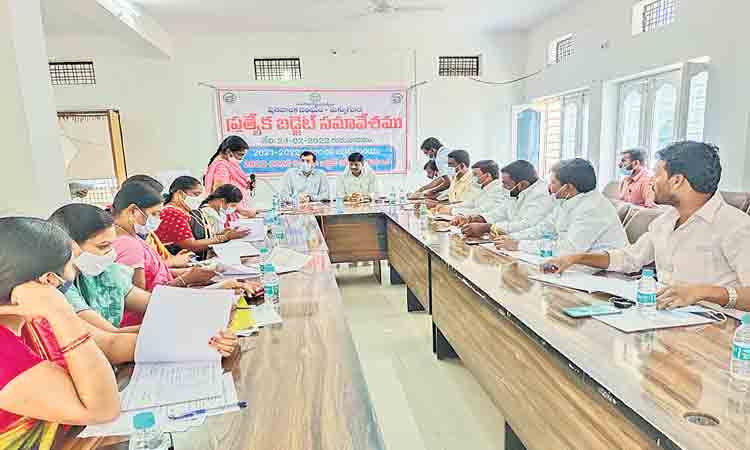 మున్సిపాలిటీ అభివృద్ధికి కృషి చేయాలి