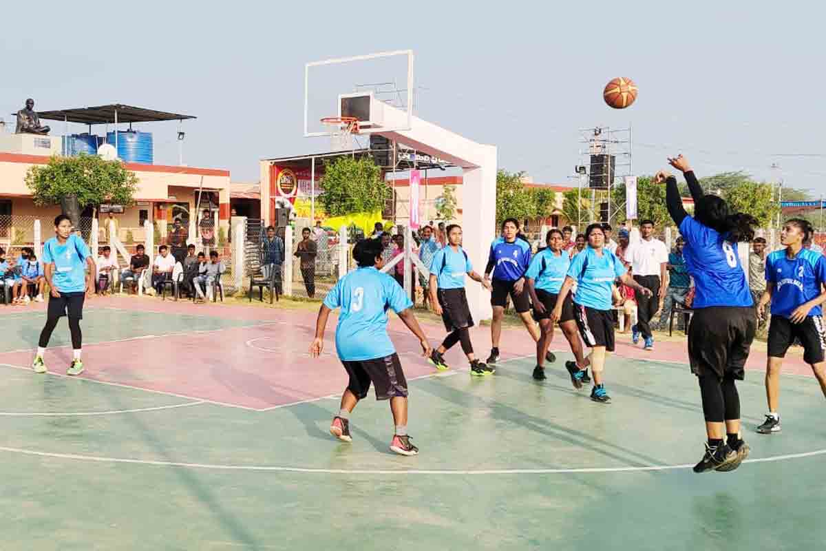 హోరాహోరీగా బాస్కెట్‌బాల్‌ టోర్నీ