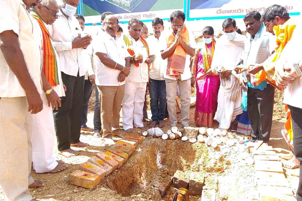 ఆలయాల అభివృద్ధికి కృషి