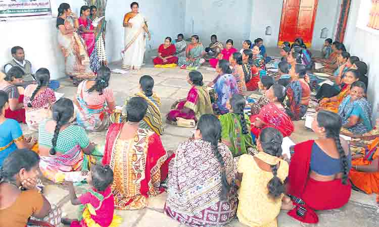 లక్ష్యానికి చేరువలో..