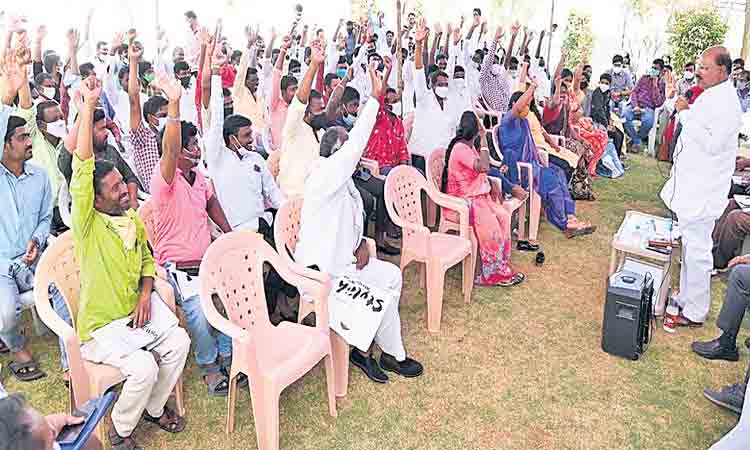 కలెక్టర్‌ బ్యాంకు ఖాతాలోకి దళితబంధు డబ్బులు