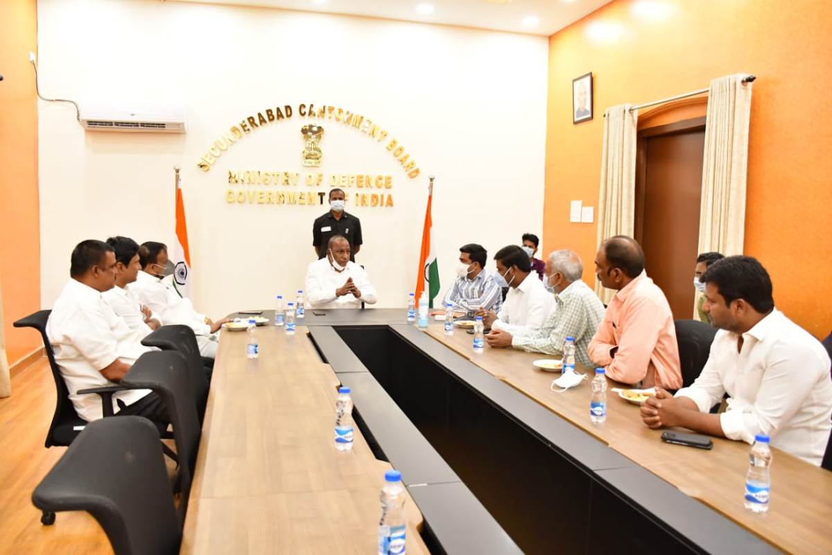 Cantonment | చెత్త సేకరణ కార్మికులకు ఊరట.. మంత్రి మల్లారెడ్డి చొరవతో సమిసిన వివాదం