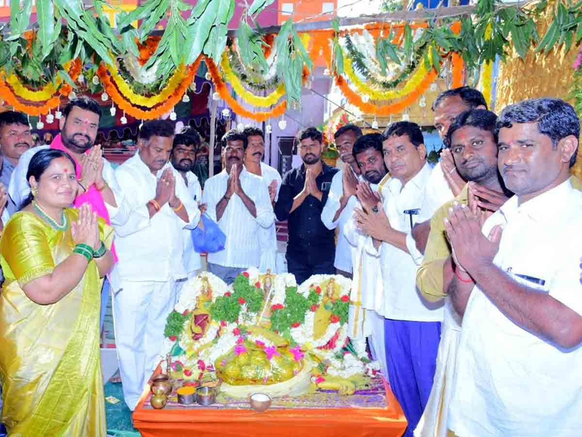 Temple : కన్నుల పండువగా వేంకటేశ్వరస్వామి కల్యాణం.. తరలివచ్చిన భక్తులు..