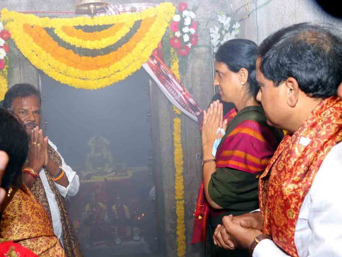 statue ingratiation : కన్నుల పండువగా విగ్రహా ప్రతిష్ఠాపన..