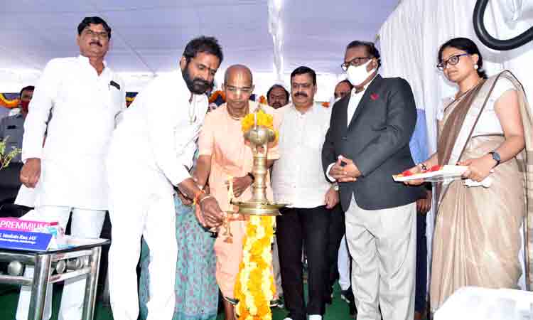 నాడు పురుగుల అన్నం నేడు పౌష్టికాహారం