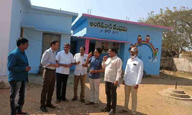 మోడల్‌ అంగన్‌వాడీ లైబ్రరీ ఏర్పాటు