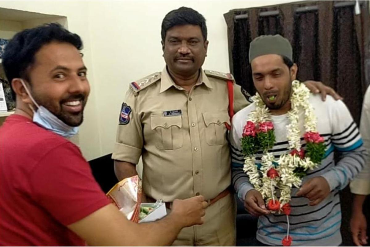 Autodriver‌ Honest | దొరికిన న‌గలు పోలీస్ స్టేష‌న్‌లో అప్ప‌గించిన ఆటోడ్రైవర్‌.. స‌న్మానించిన పోలీసులు