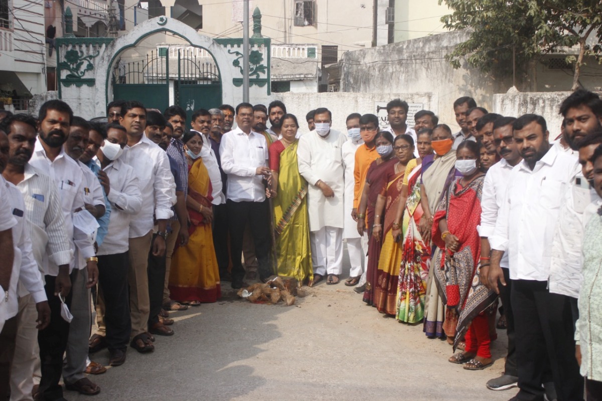 Developing Roads | అన్ని రోడ్లను అభివృద్ధి చేస్తున్నాం : ఎమ్మెల్యే కాలేరు వెంకటేశ్‌