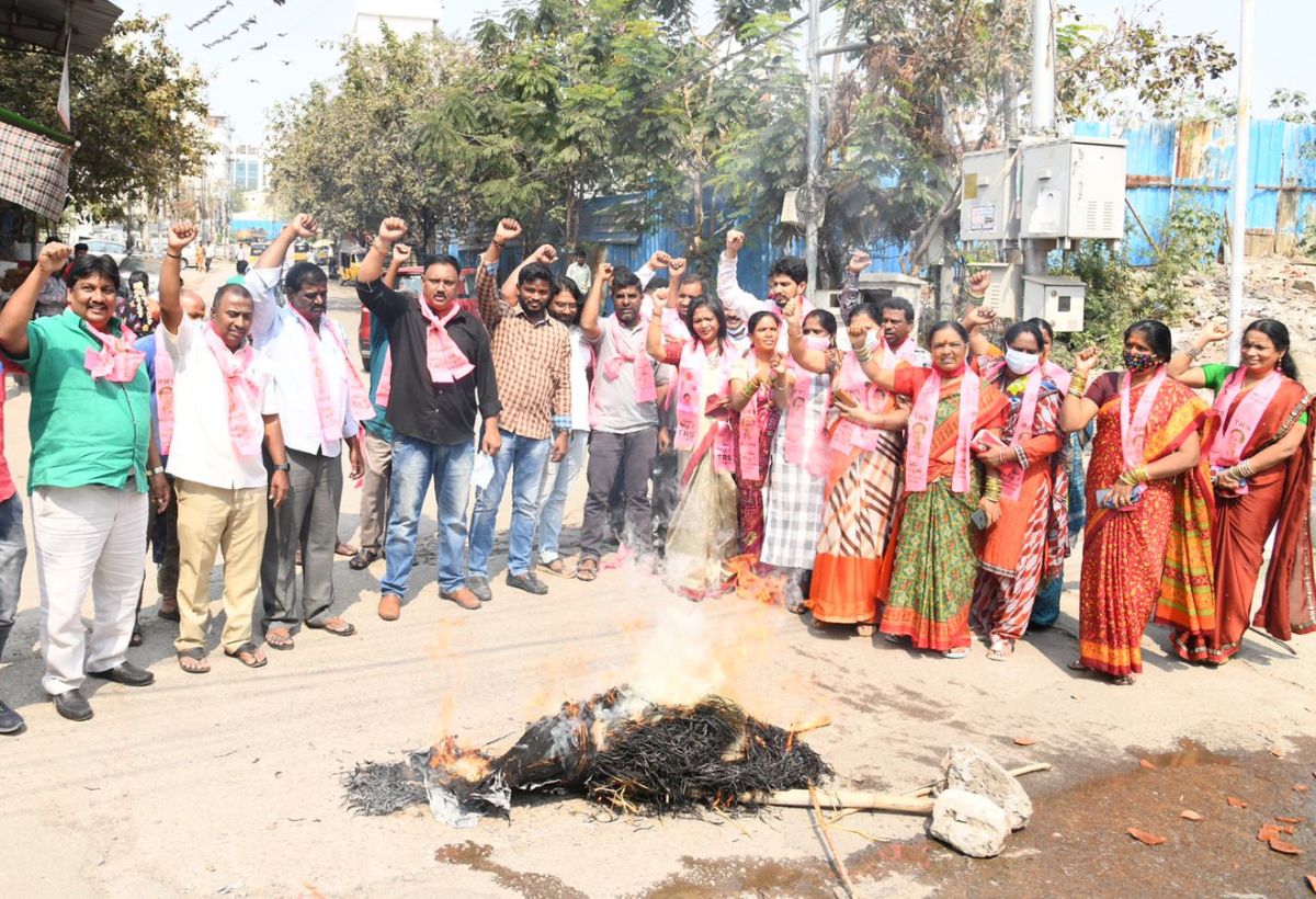 Modi’s remarks | అమరుల త్యాగాన్ని కించపర్చేలా ప్రధాని మోడీ వ్యాఖ్యలు :  మేయర్ గద్వాల్ విజయలక్ష్మి